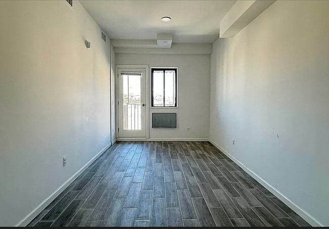 Building Photo - 14-54-43 31st Avenue