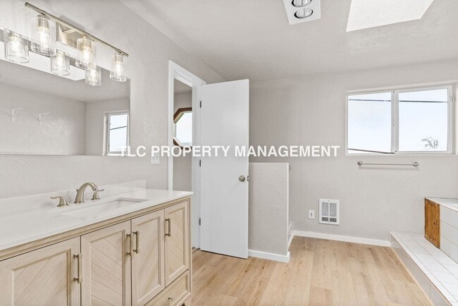 Building Photo - 2082 Ohio St