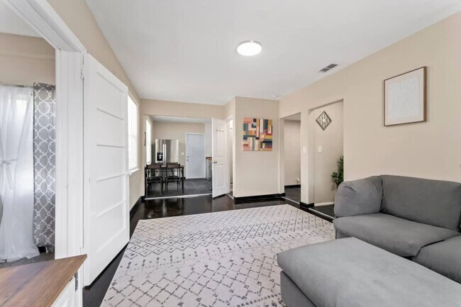 Building Photo - 1537 Flagler Ave