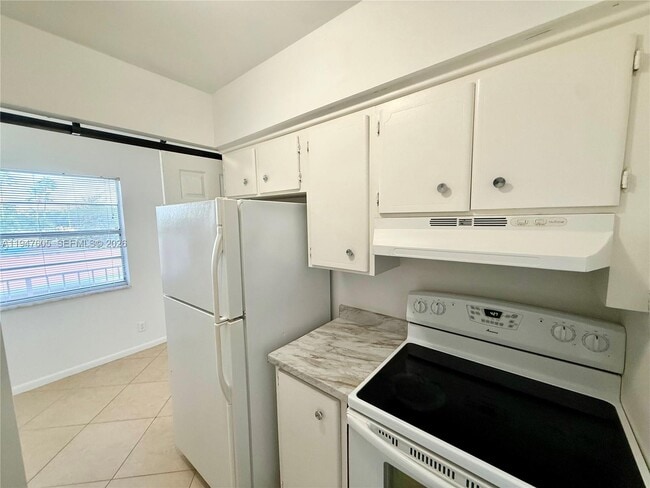 Building Photo - 10 SE 9th Ave