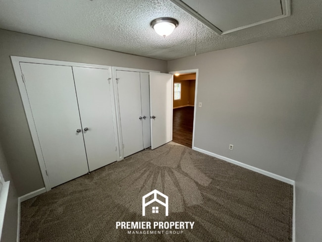 Building Photo - 3034 Clarendon Rd