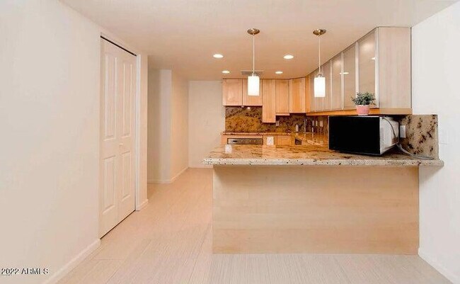 Building Photo - 334 W Medlock Dr