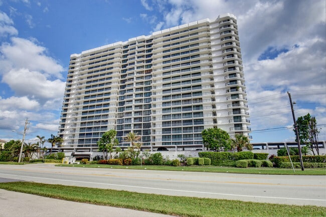 Building Photo - 250 S Ocean Blvd