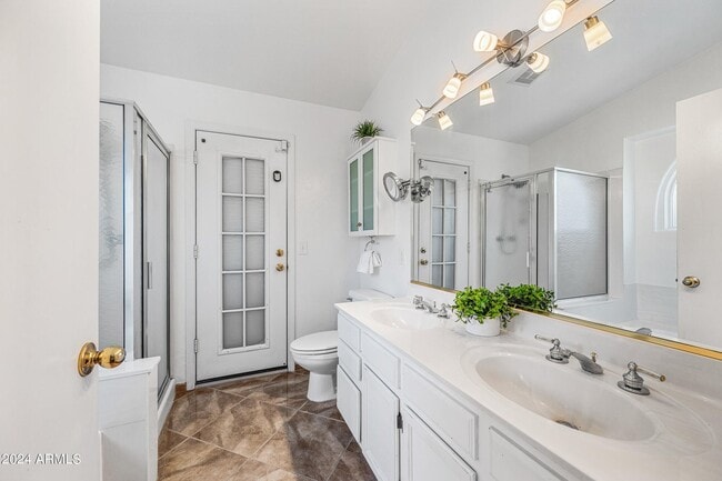 Building Photo - 473 W Smoke Tree Rd