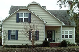 Building Photo - Students Welcome! 4BR home, Open layout, l...