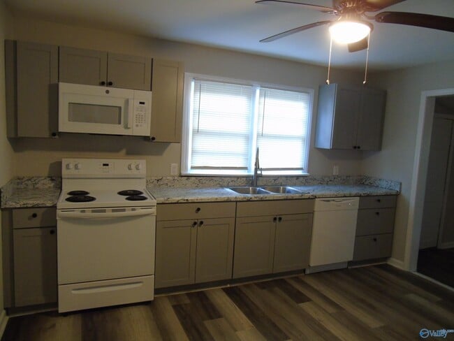 Building Photo - 1423 Stevens Ave NE