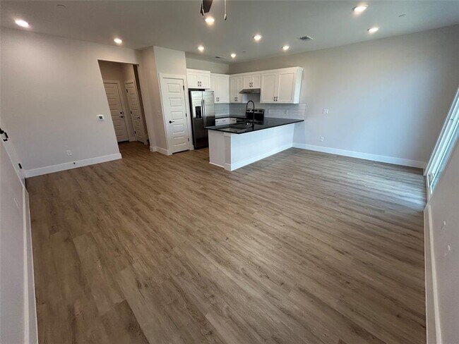 Building Photo - 7600 Strong Bow Ct