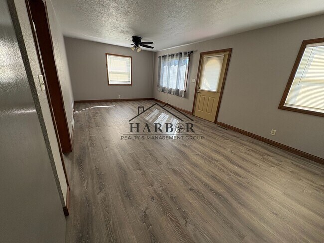 Building Photo - 1/2 Off first full month of rent!