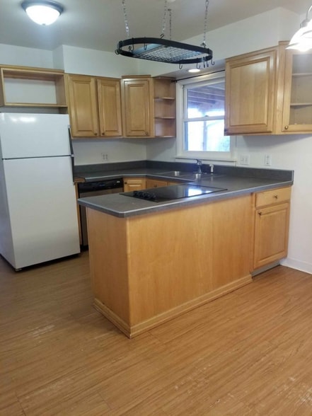 Building Photo - 915 Wicks Ln