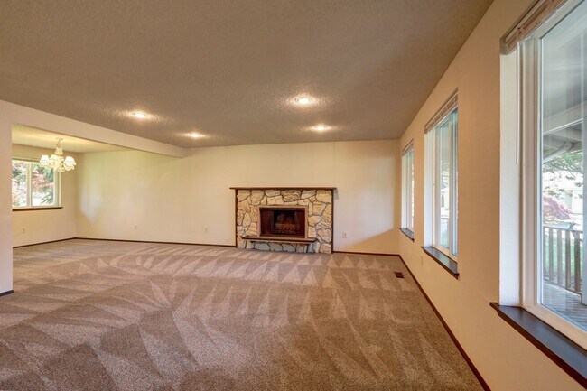 Building Photo - Beautiful View-Quiet Twin Lakes Neighborhood