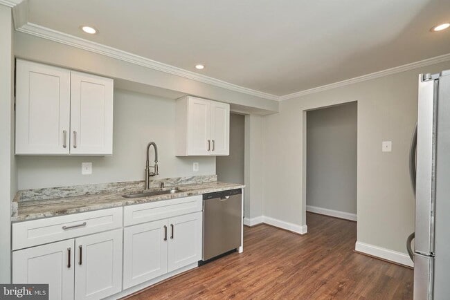 Building Photo - 8076 St Annes Ct