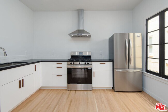 Building Photo - 409 N Genesee Ave