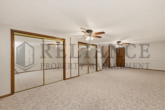 Building Photo - 428 Peach Tree Ln