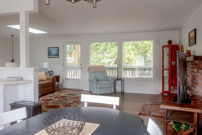 Building Photo - 1205 NW Crosby Ave