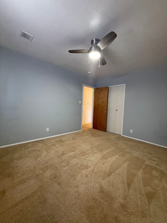 Building Photo - Well Maintained 3bd/2ba Home With Large Bonus Room