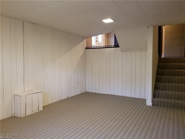 Building Photo - 3032 Englewood Dr