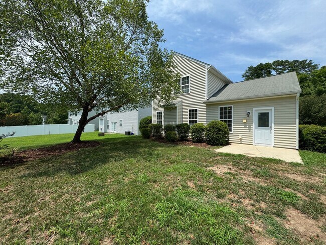 Building Photo - Stunning 3BR/2.5BA w/ Upgrades & Pool Access
