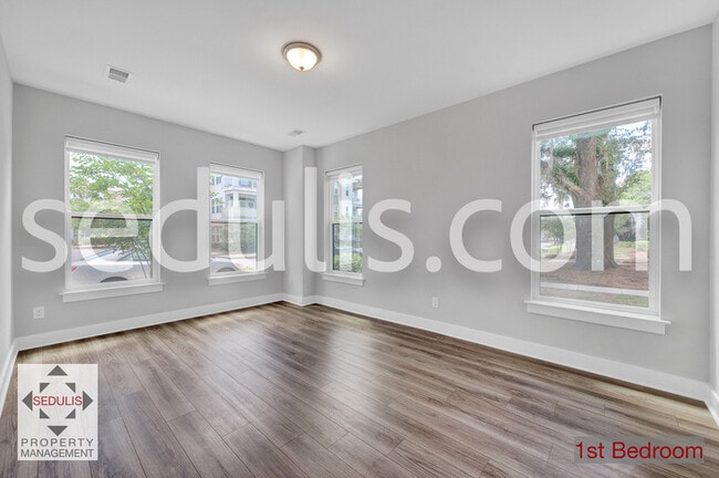 Building Photo - 4555 Mixson Ave