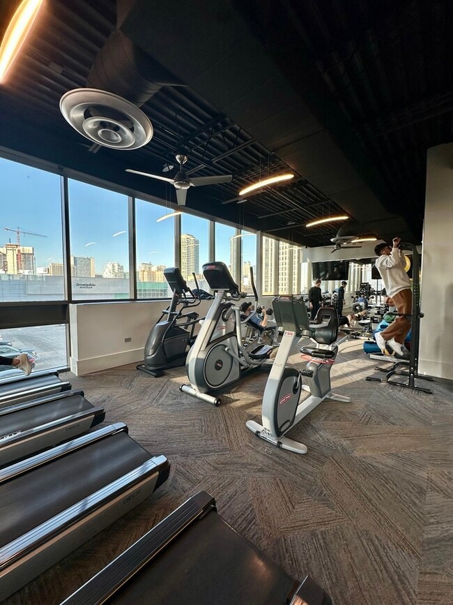 Building Photo - 660 W Wayman St