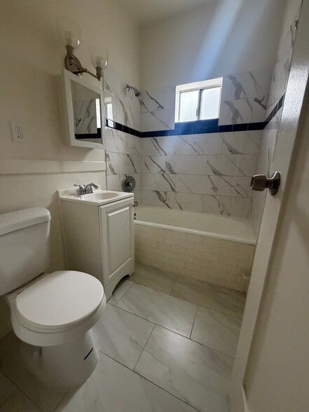 Building Photo - 628 E Elk Ave