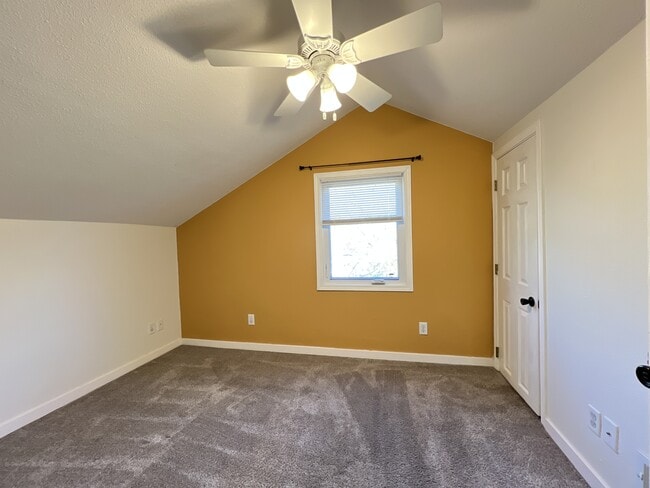 Building Photo - 579 W 16th St