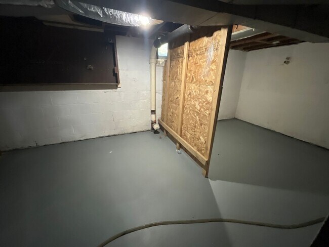 Building Photo - 4 bedroom, 2 bathroom home in the peaceful community of Mahtomedi access to White Bear Lake