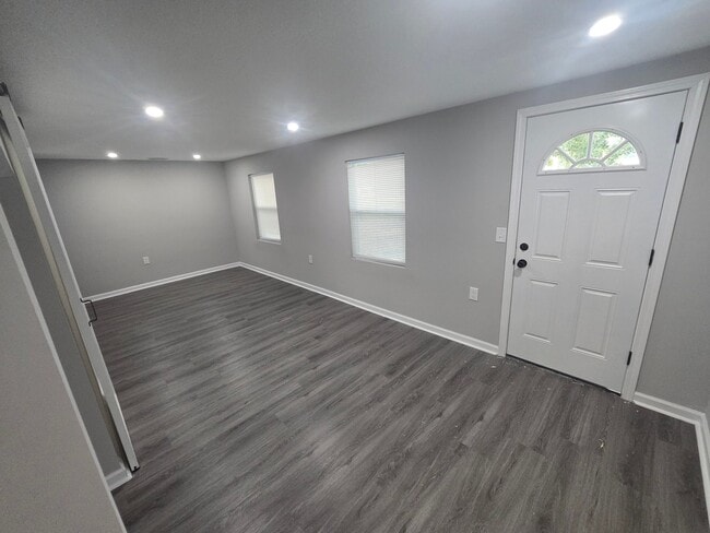 Building Photo - 9762 Bayview Ave