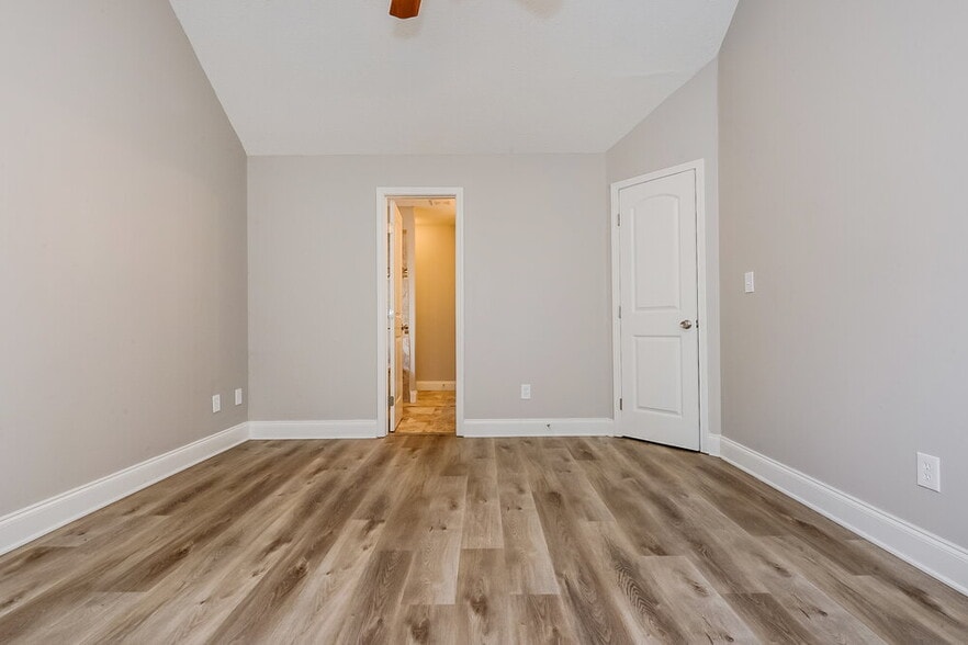 Building Photo - 1959 Corners Cir