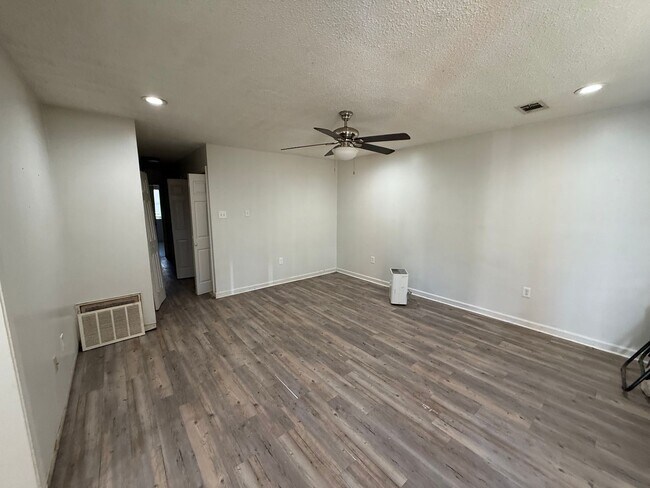 Building Photo - 1618 W Matthews Ave