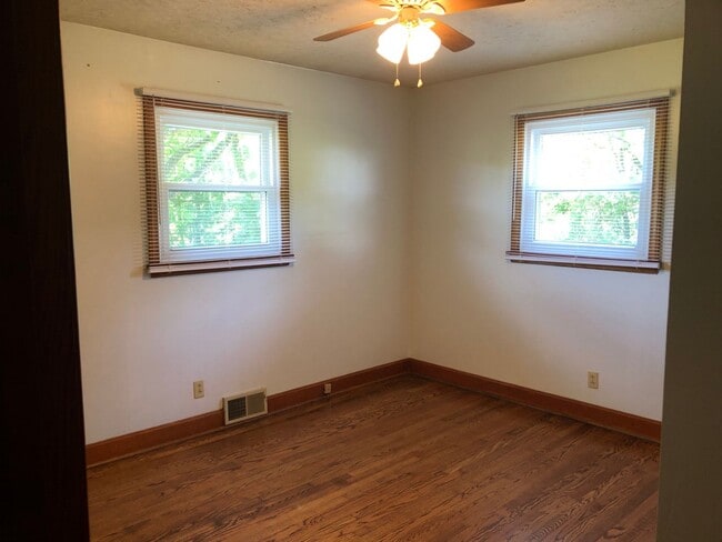 Building Photo - For Rent In Davie Co!