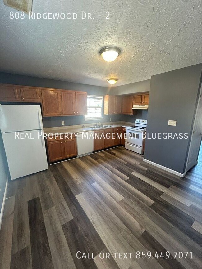 Building Photo - 808 Ridgewood Dr