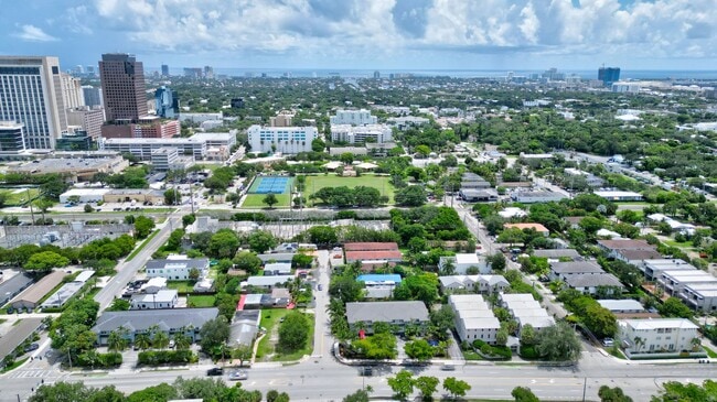 Building Photo - TWO WEEKS FREE! GORGEOUS townhouse updated...