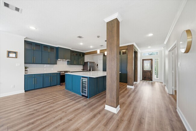 Building Photo - 1413 Whispering Pines Dr