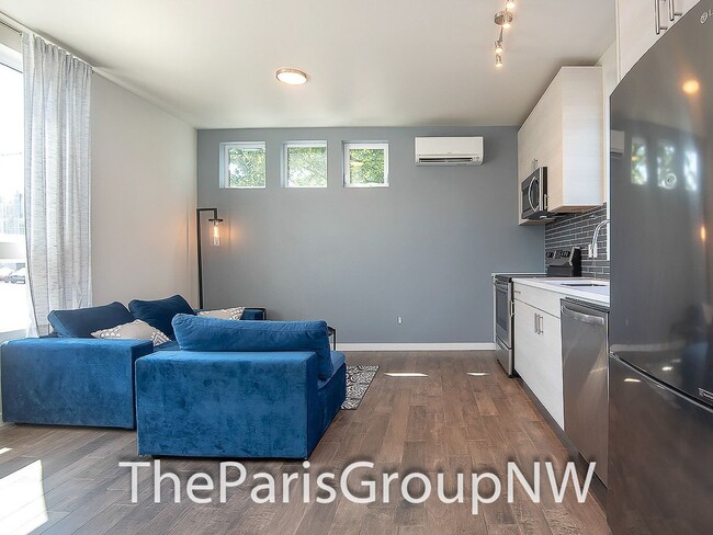 Building Photo - Modern Madrona 3BR TH * A/C!!* Big Open Sp...