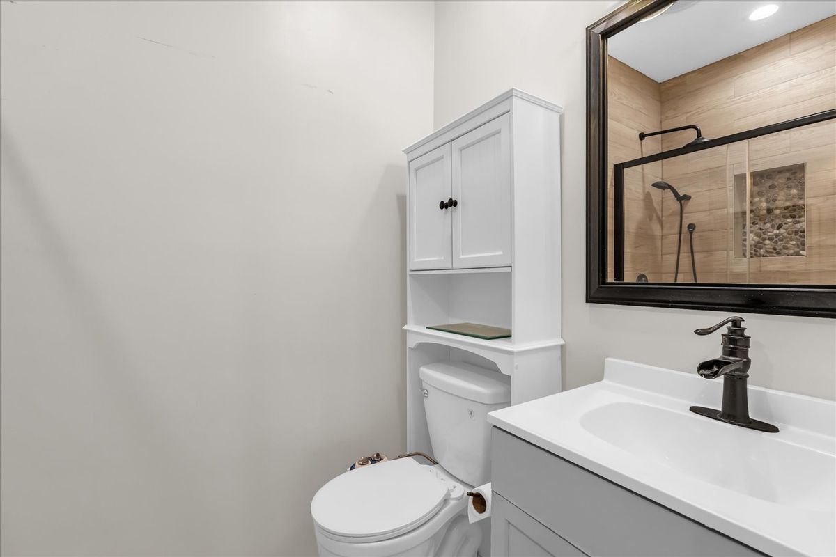 Building Photo - 1633 E Concord St