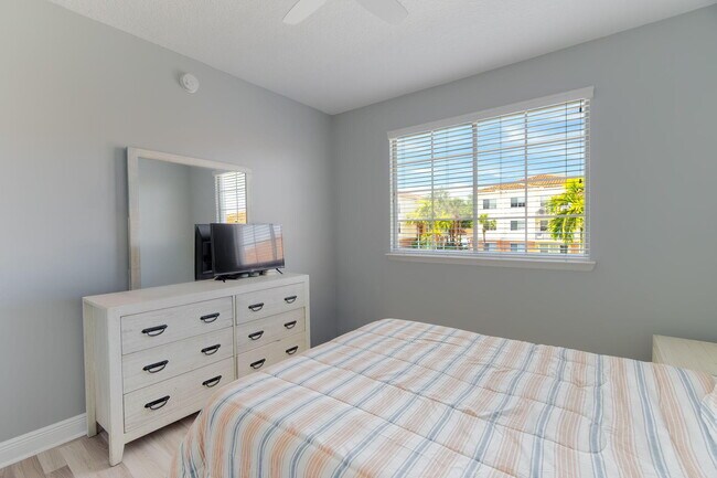 Building Photo - 9901 Baywinds Blvd