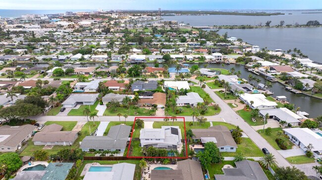 Building Photo - 366 W Osceola Ln