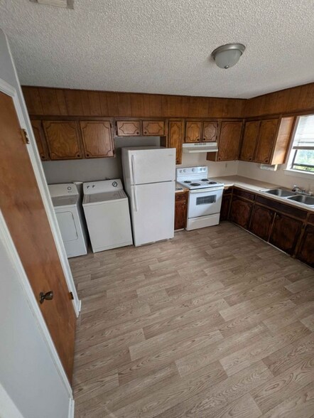 Building Photo - 1303 Brown Dr