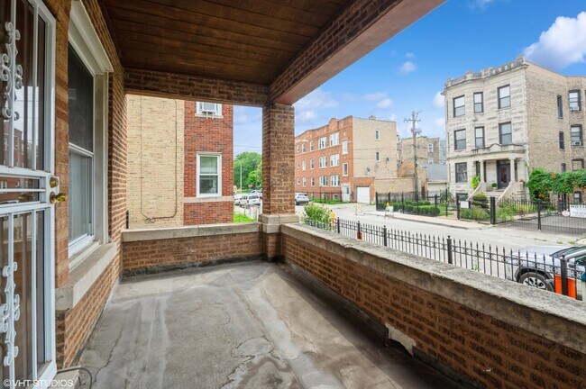 Building Photo - 3220 W Cortez St