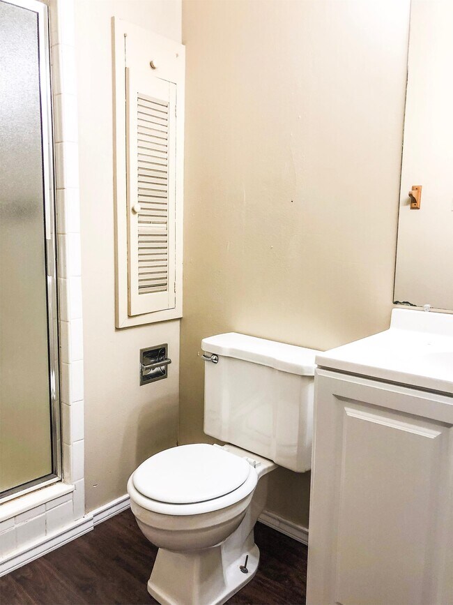 Building Photo - 7917 Hermitage Dr