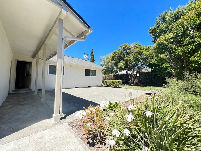 Building Photo - Single Story 3 bedroom In Cute Treelined Vallejo Neighborhood
