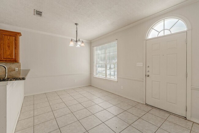 Building Photo - 304 Forest Dr Loop