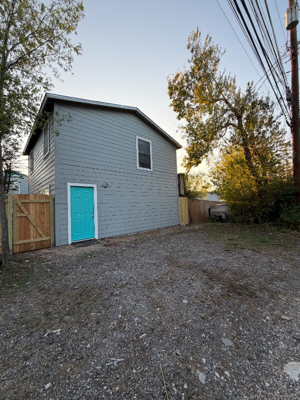 Building Photo - 1410 Ashwood Rd