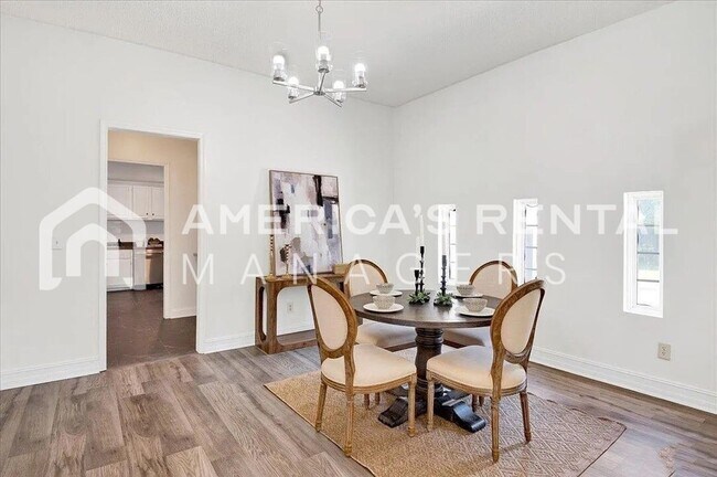 Building Photo - Room to Roam: Expansive Home with Screened Porch - Coming Soon!!