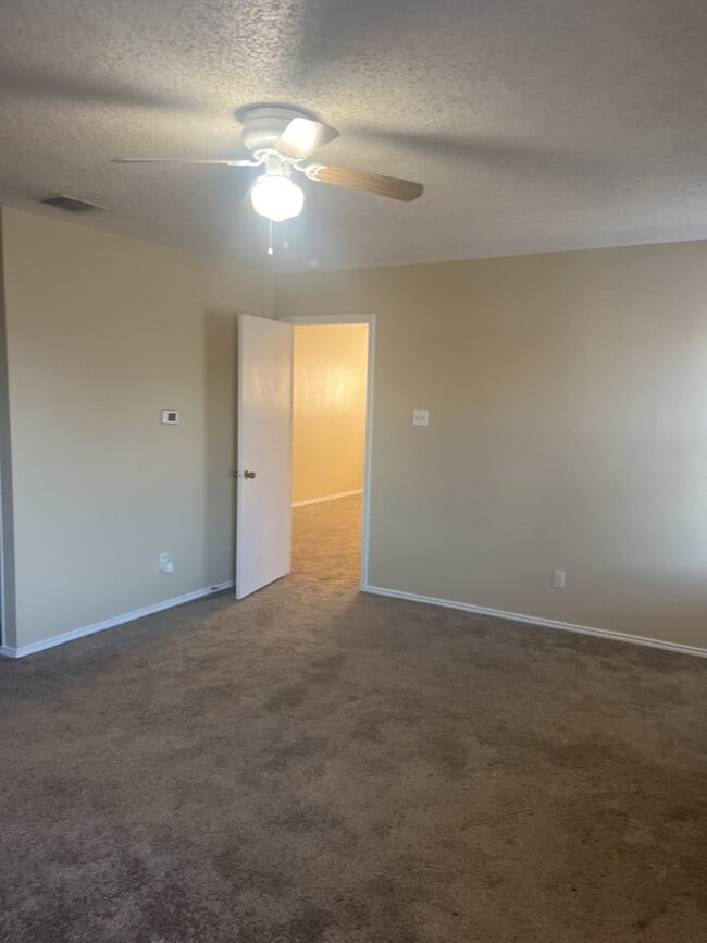Building Photo - Corner lot Townhouse with yard! fireplace,...