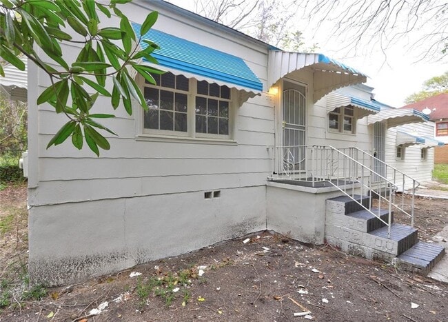 Building Photo - 2721 Date Ave
