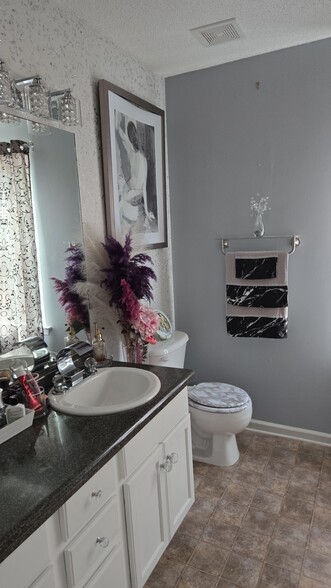 Building Photo - 326 Autumn Ridge Trl