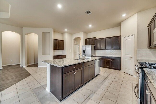 Building Photo - 932 Lake Cypress Ln