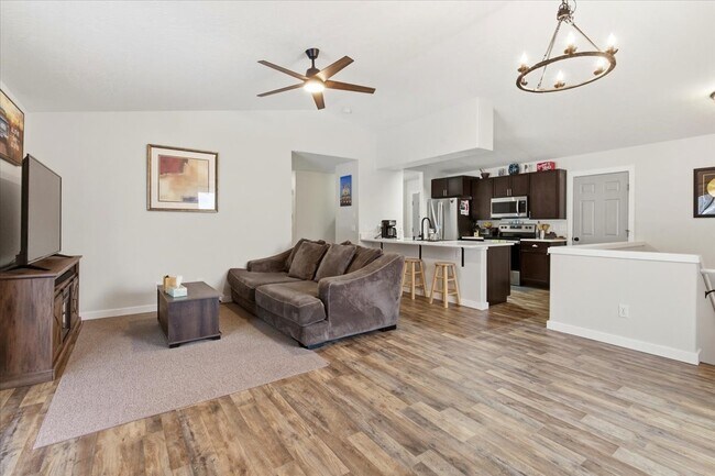 Building Photo - 6743 Kamloops Dr