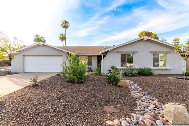 Building Photo - 2530 W Obispo Cir